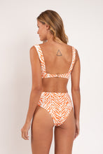 Load image into Gallery viewer, Model Back: Rio De Sol Top Top Sahari Mary