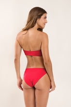 Load image into Gallery viewer, Model Back: Wednesday In Hawaii By Rio De Sol Top Top Hibiscus Lani