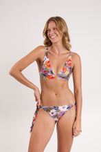 Load image into Gallery viewer, Model Front: Rio De Sol Top Top Garden-Flower Alba