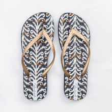 Load image into Gallery viewer, Product Front: Rio De Sol Flip-Flop Ikat Slim