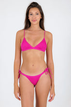 Load image into Gallery viewer, Model Front: Rio De Sol Set Set Cotele-Amaranto Tri-Fixo Rio