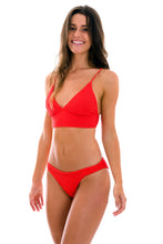 Load image into Gallery viewer, Model Front: Rio De Sol Set Set Cotele-Tomate Tri-Tank Comfy