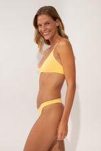 Load image into Gallery viewer, Image 04: Wednesday In Hawaii By Rio De Sol Top Top Lilikoi Hana