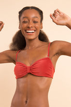 Load image into Gallery viewer, Image 08: Rio De Sol Set Set Malibu-Chili Bandeau-Duo Essential
