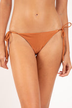 Load image into Gallery viewer, Gallery: Rio De Sol Bottom Bottom Shimmer-Nocciola Cheeky-Tie-Gold

