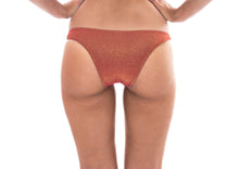 Load image into Gallery viewer, Model Back: Rio De Sol Bottom Calcinha Radiante Canela Cropped
