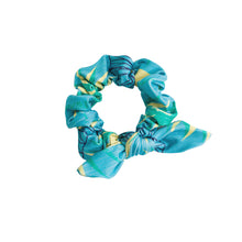 Load image into Gallery viewer, Flower Geometric Scrunchie
